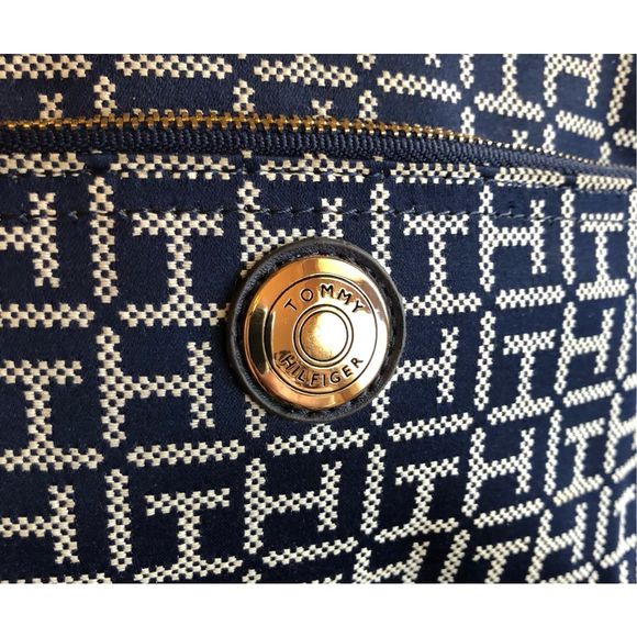 TOMMY HILFIGER - Signature Canvas Wristlet in Navy & White. SO CUTE & NWOT! - Picture 5 of 15